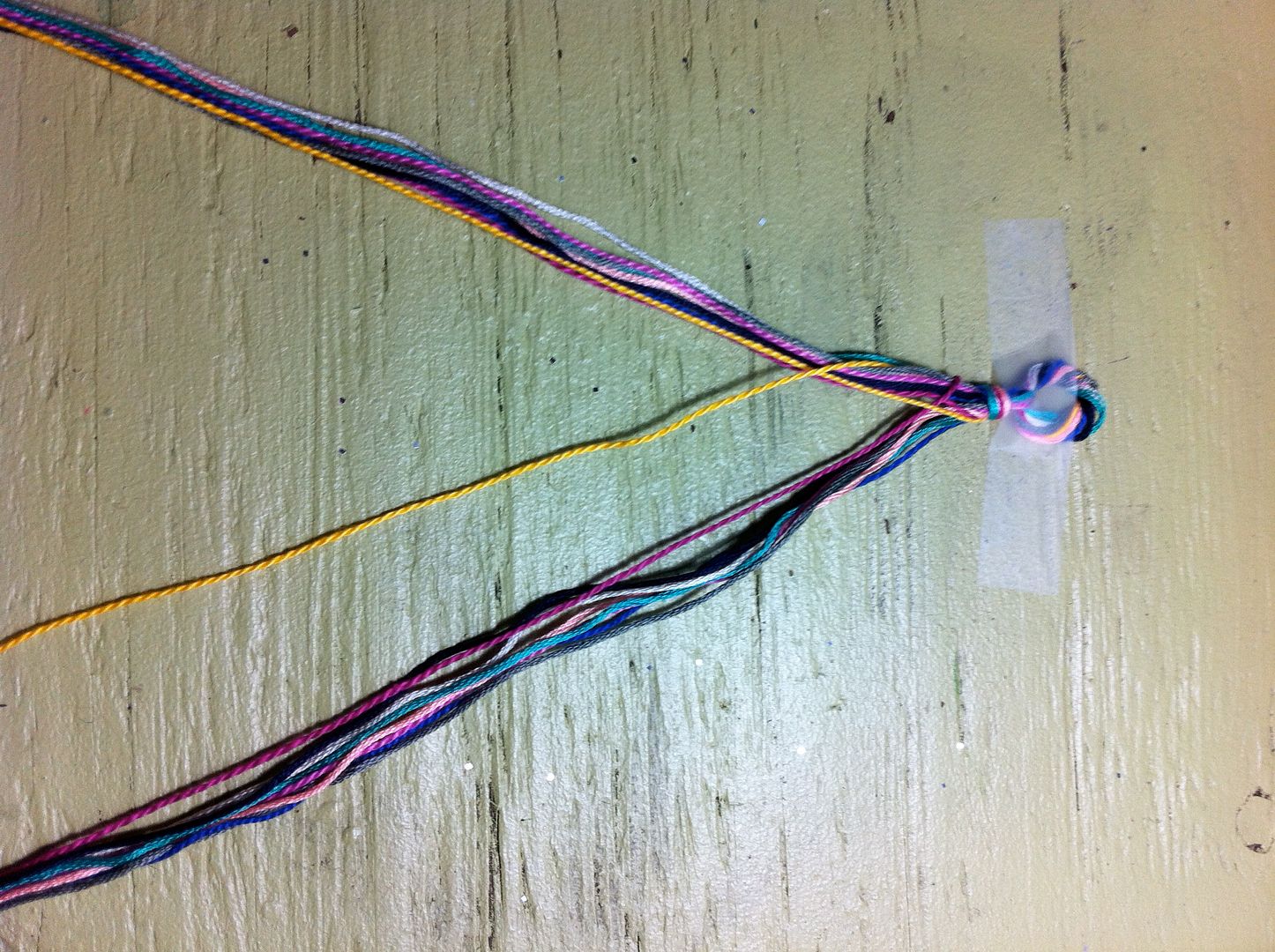 DIY FISHTAIL FRIENDSHIP (BRACELET)